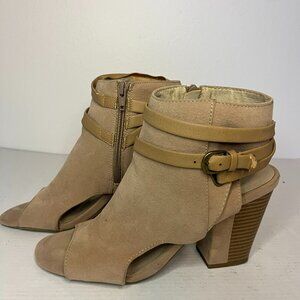 White Mountain Shira Sand Zipper Closure Open Toe and Cutouts Heel 8(M)